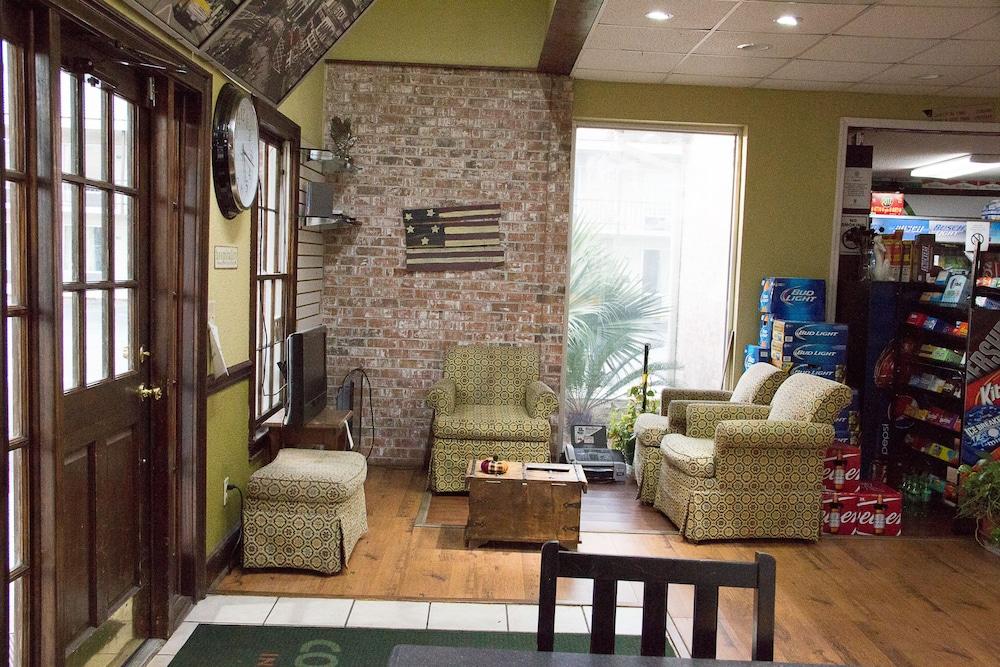 Cocomo Inn and Suites photo 2