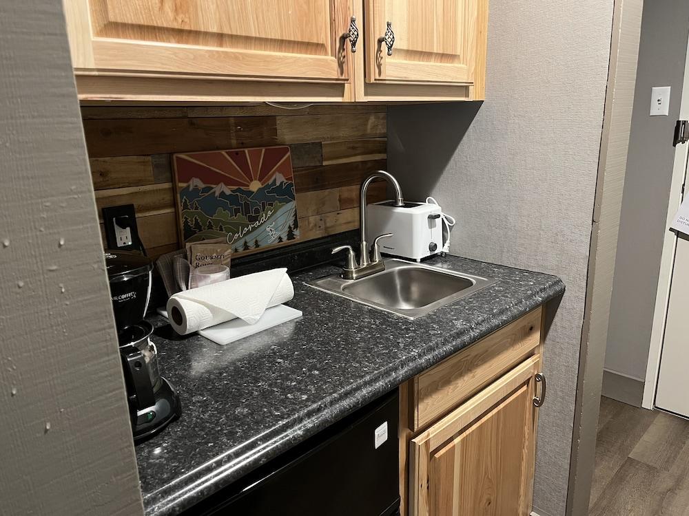 Mountainside Inn 207 1 Bedroom Hotel Room by Alpine Lodging Telluride photo 4