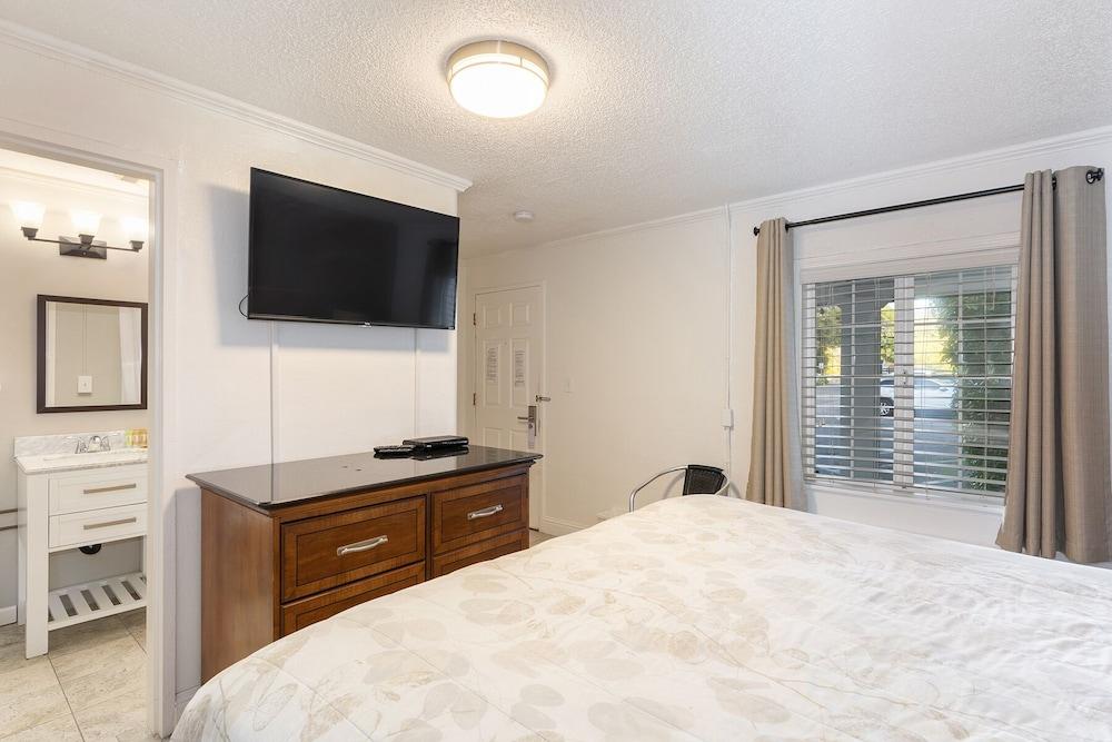 Vineyard Valley Inn photo 11