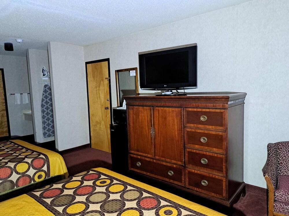 Regency Inn photo 5
