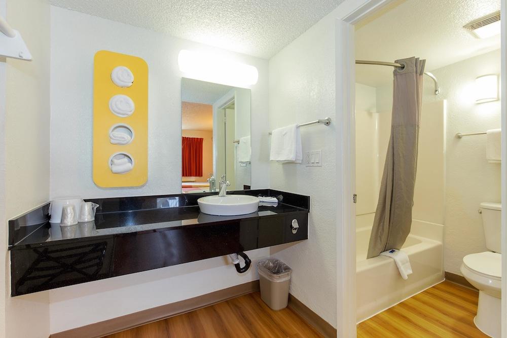 Motel 6 Hayward, CA – Silicon Valley Gateway photo 16