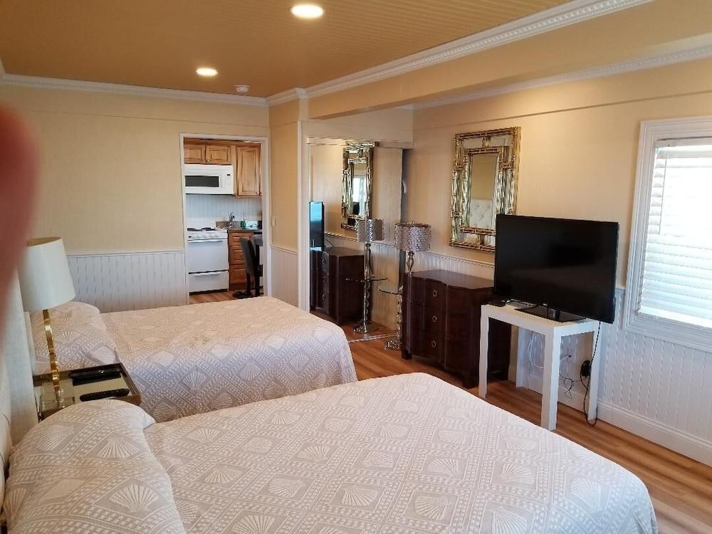 Vineyard Harbor Motel - Private Beach photo 72