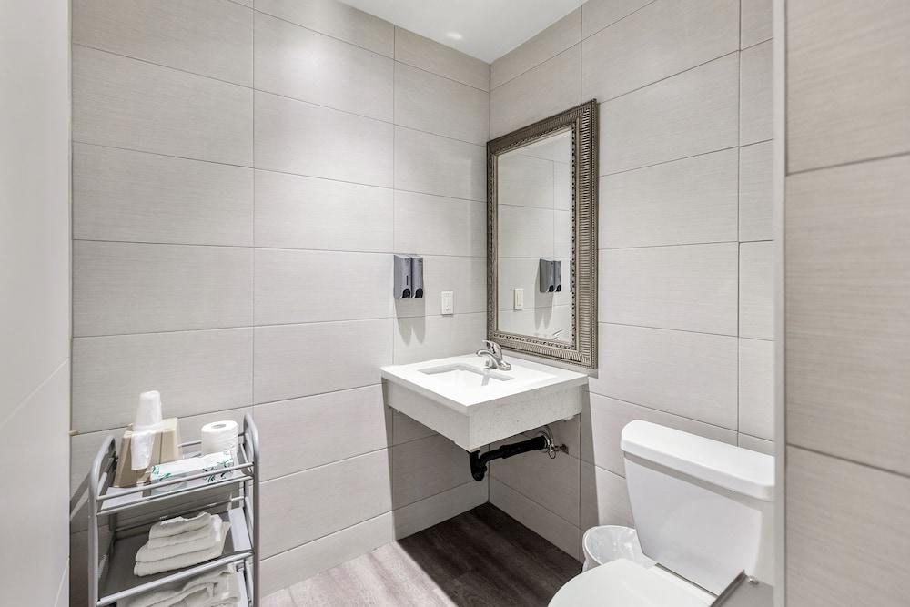 Le Blanc Inn & Suites photo 81