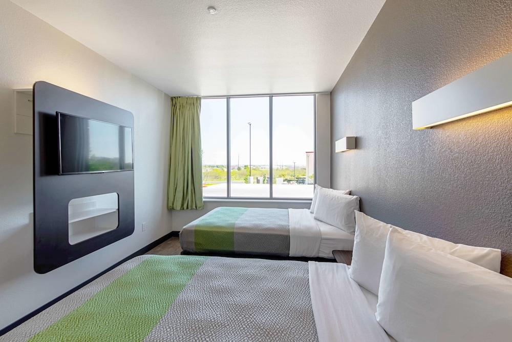 Motel 6 Austin, TX - Airport photo 15