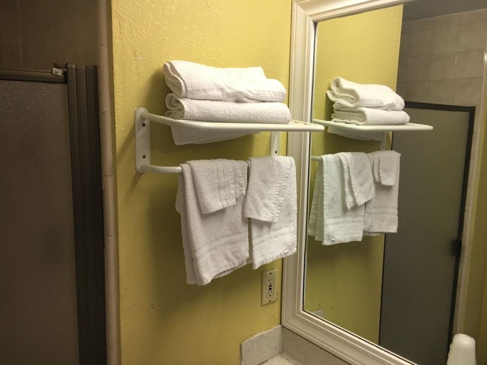 Bellflower Travel Inn photo 30