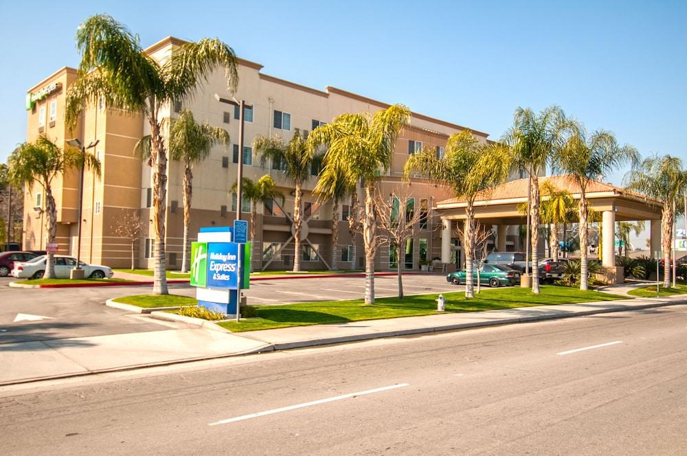 Holiday Inn Express and Suites Bakersfield Central by IHG photo 1