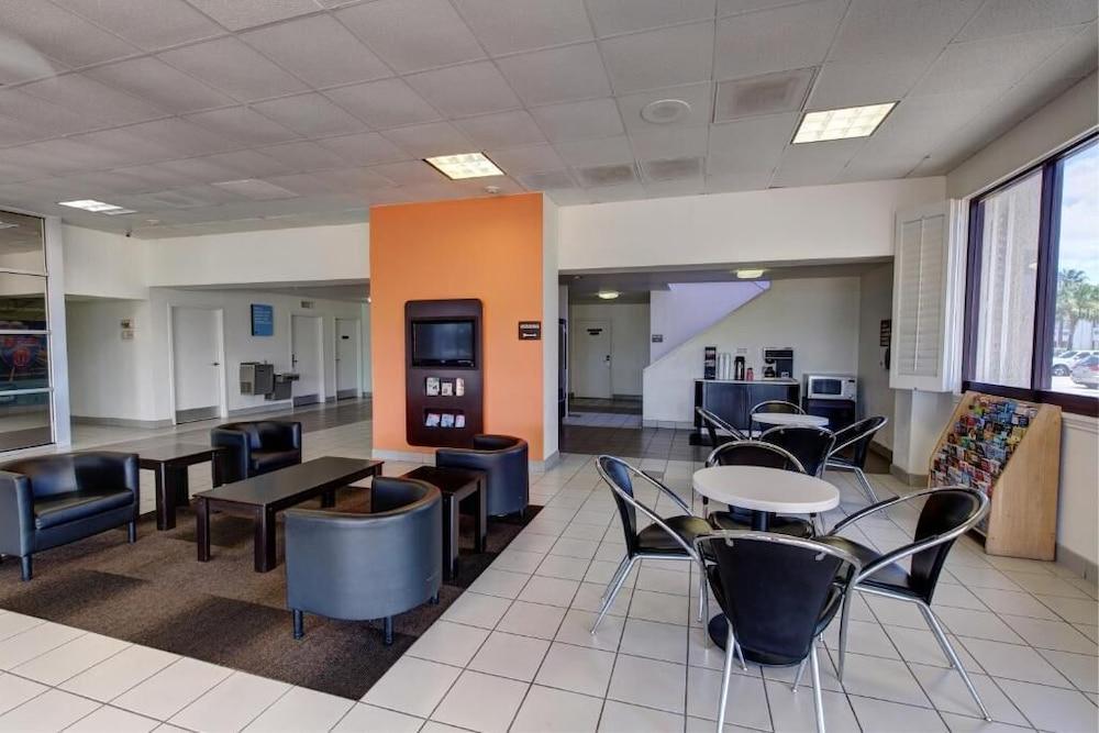 Executive Inn & Suites photo 2