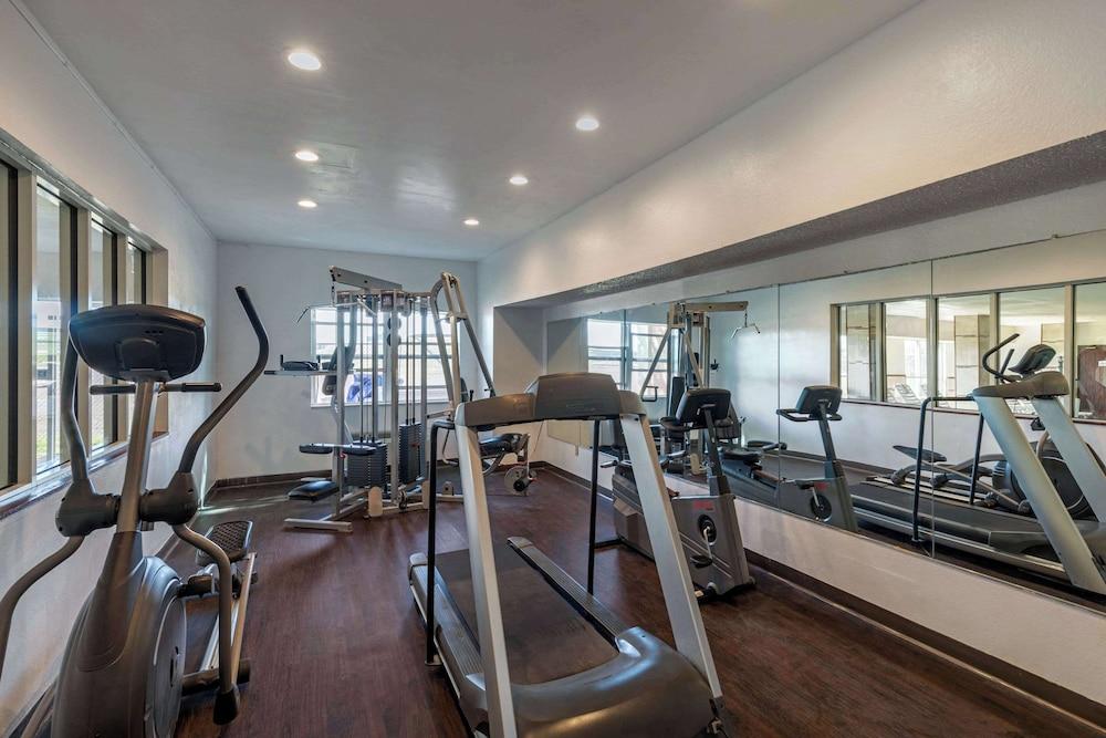 Quality Suites Addison - Dallas photo 13
