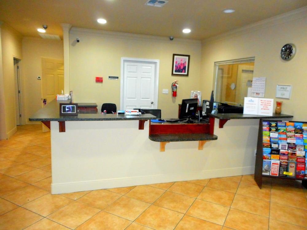 Crossroads Inn & Suites photo 23