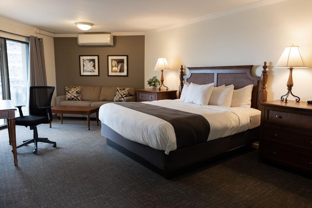 Weathervane Terrace Inn and Suites photo 9