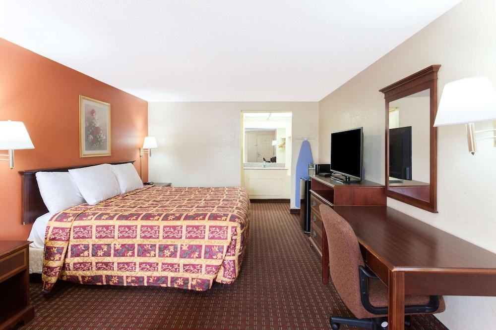Knights Inn Tucker photo 11
