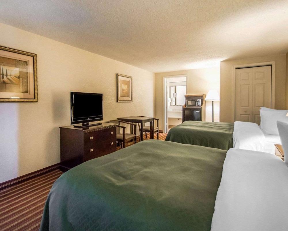 Quality Inn & Suites at Tropicana Field photo 12