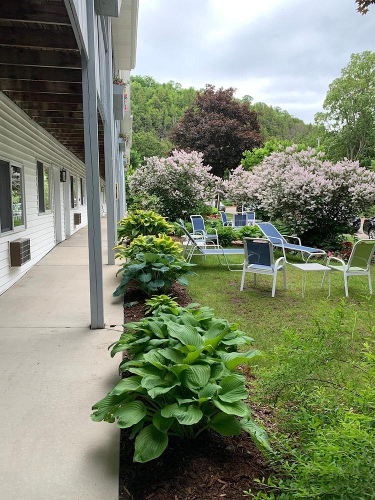 Main Street Motel photo 24