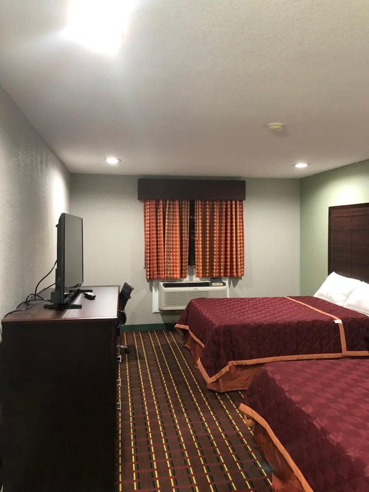 Texas Inn & Suites photo 11