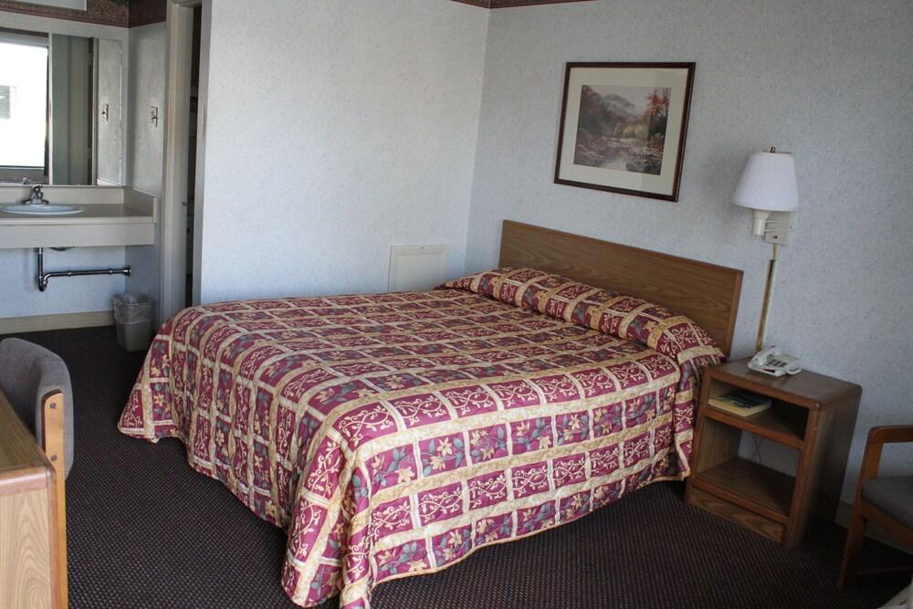 Budget Host Inn Bristol photo 33