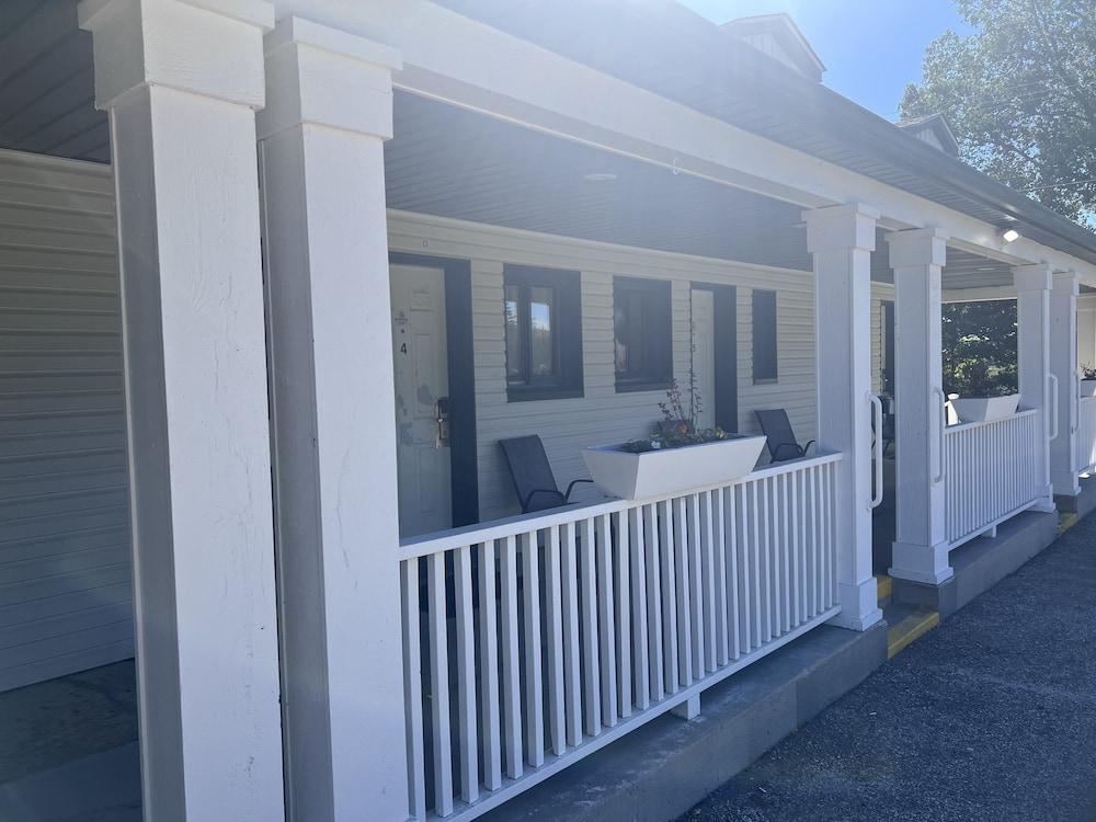 Hampton Motel photo 11