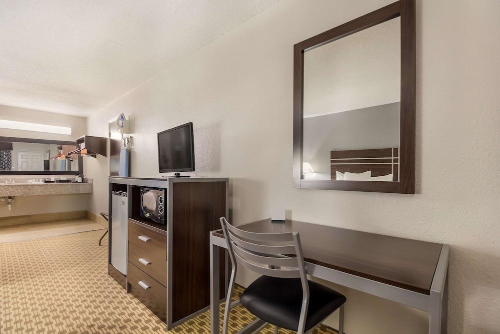 Quality Inn Madisonville photo 19