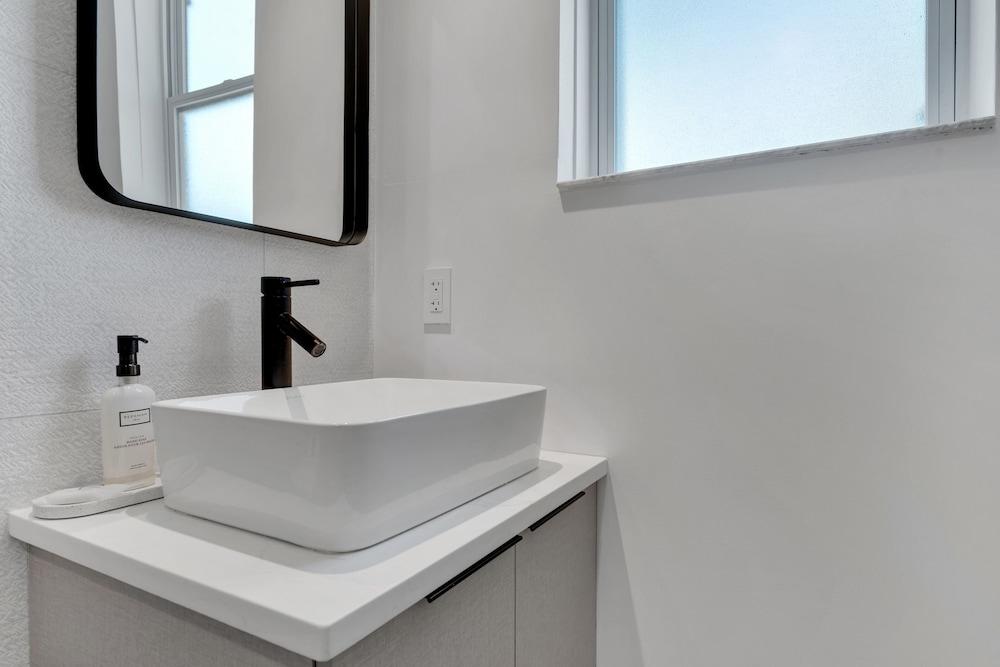 The St Laurent Social Club & Guest Rooms photo 30