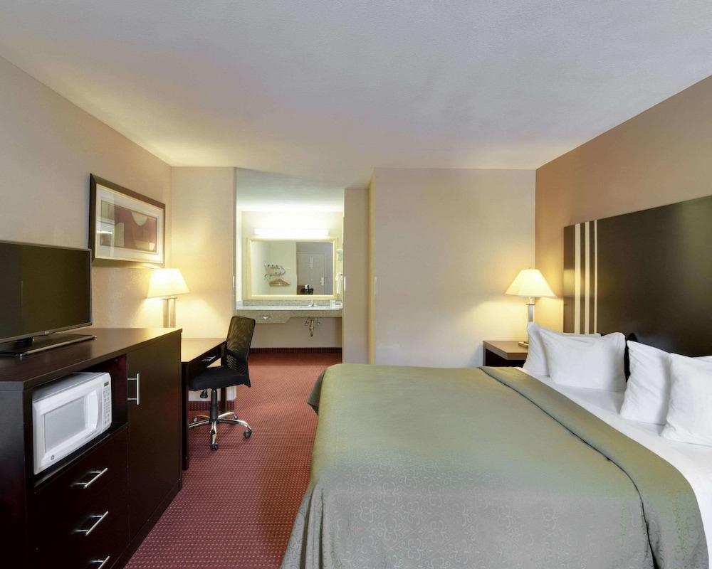 Quality Inn & Suites Clarksville photo 29
