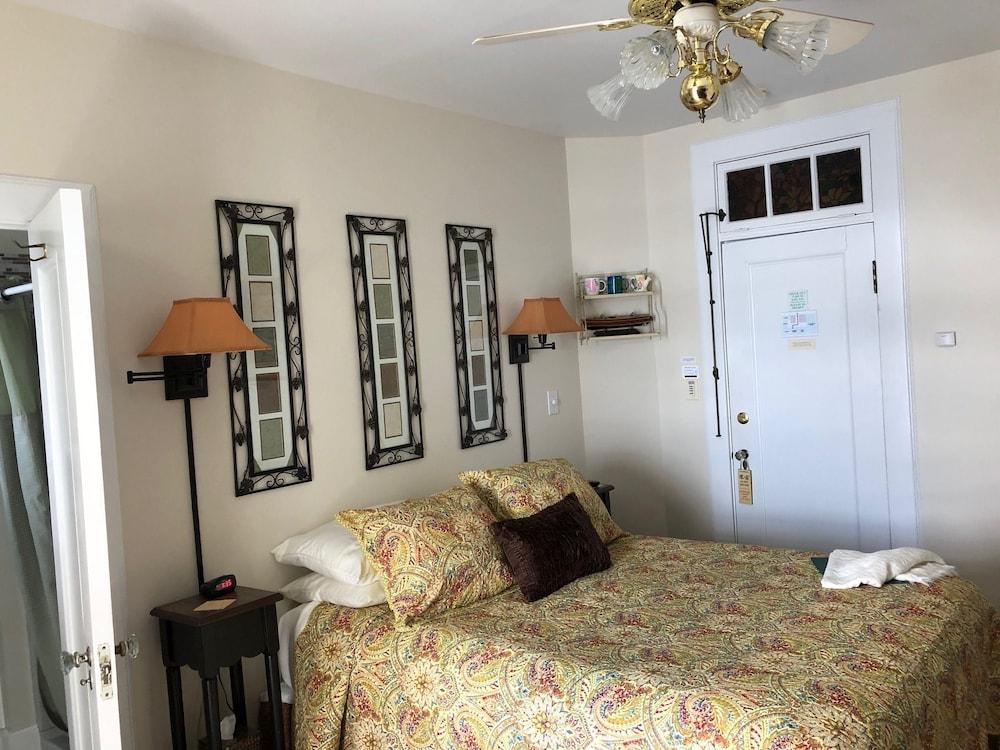 Boathouse Waterfront Lodging photo 9