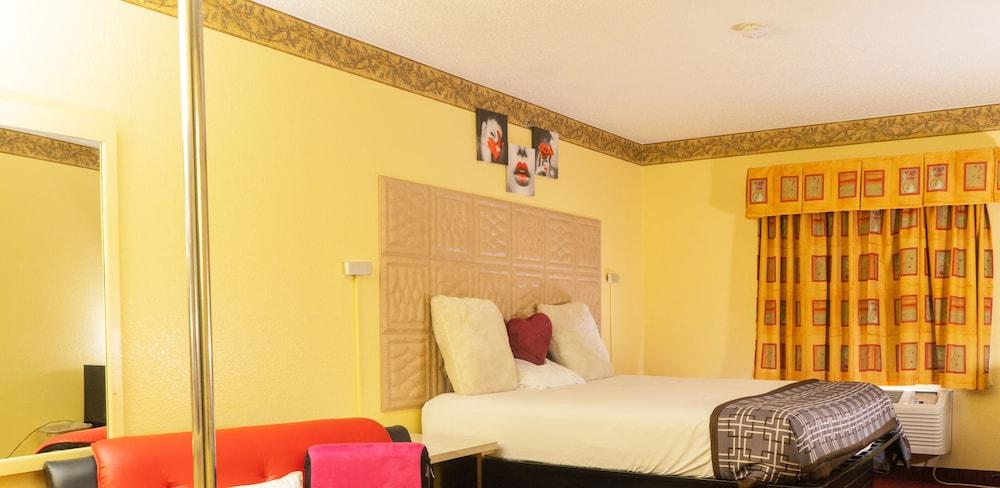 Luxe Inn and Suites photo 16