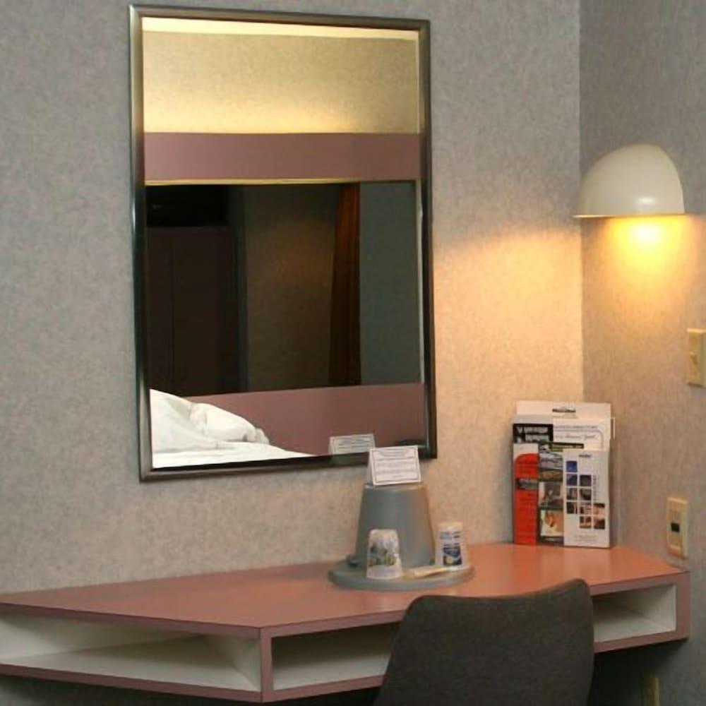 CenterWay Hotel Tonawanda photo 16