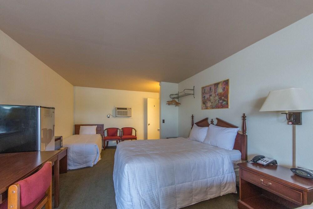 Budget Inn photo 3