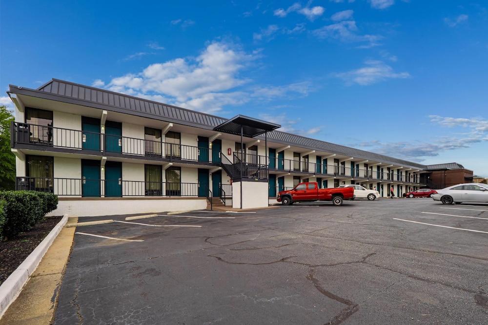 Clarion Pointe Winston – Salem Downtown photo 20