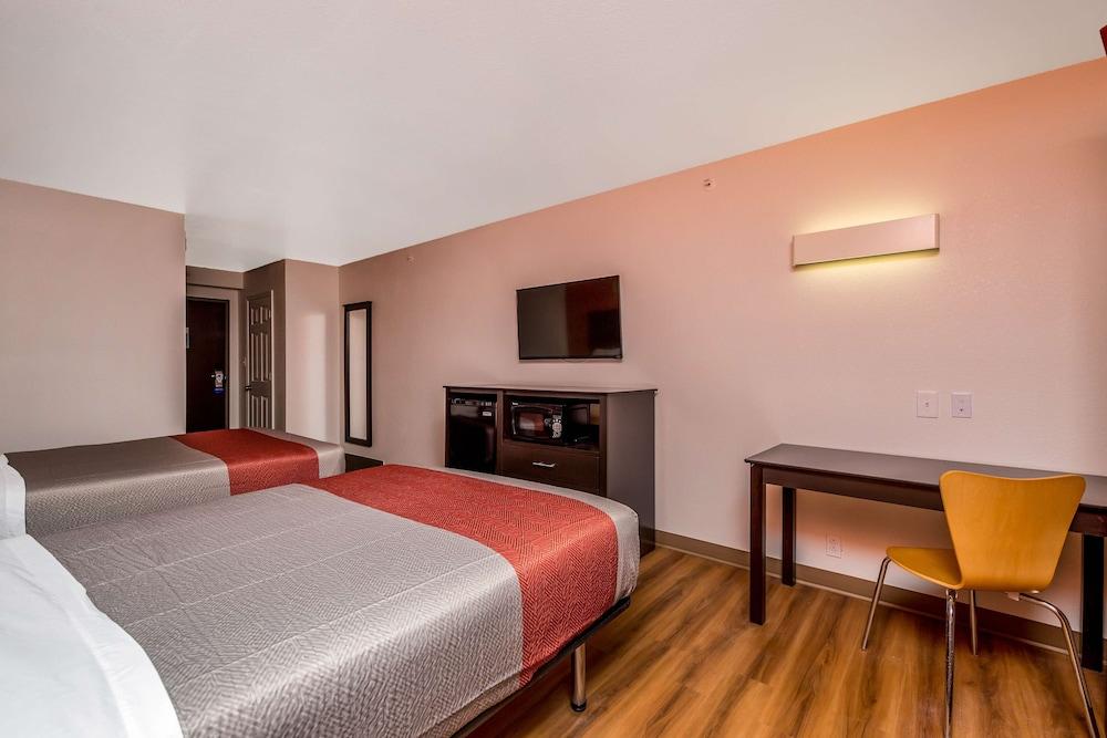 Motel 6 Peoria, IL photo 27