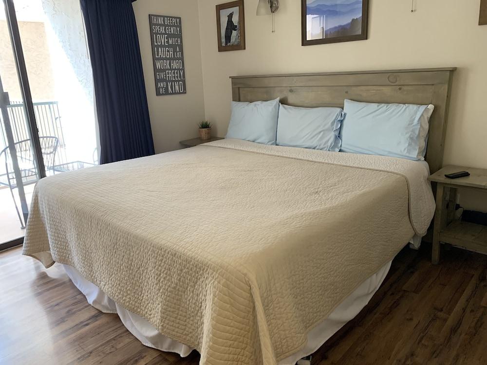 Oak Square Rentals photo 7