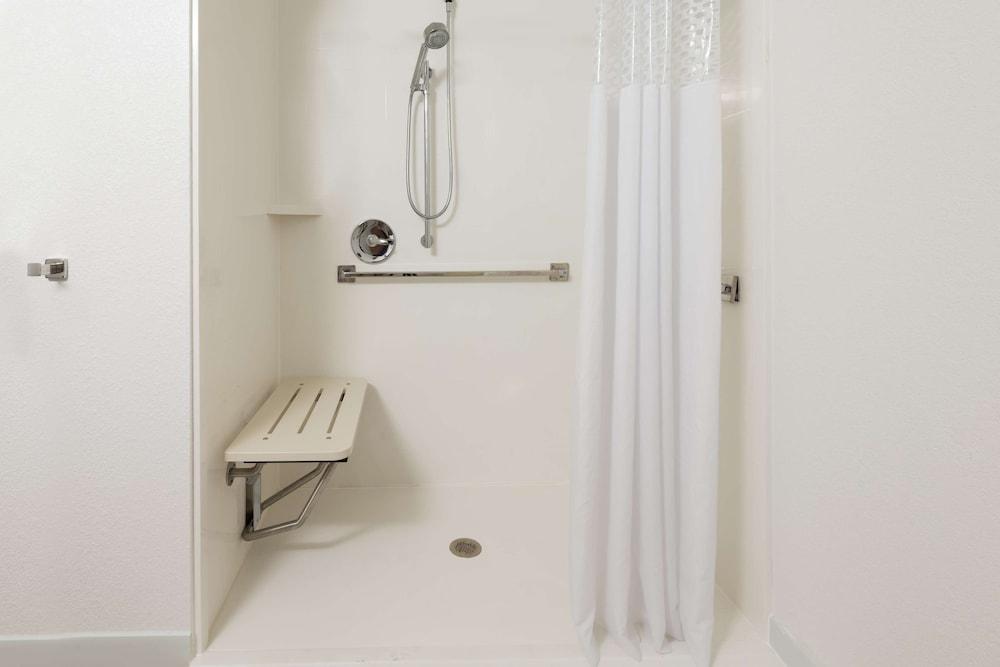 Hampton Inn Bonita Springs/Naples-North photo 13