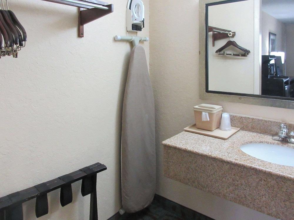 Quality Inn Harriman photo 18