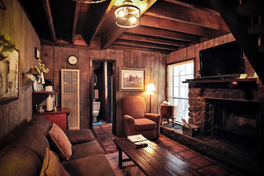 Bear Creek Motel And Cabins photo 34