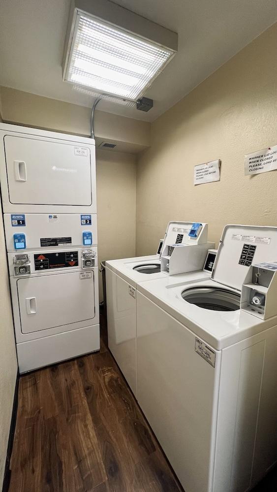 La Quinta Inn by Wyndham Sheboygan photo 27