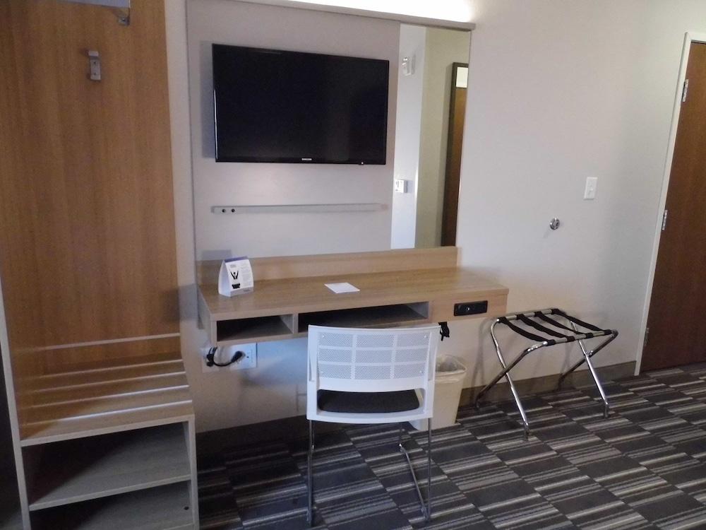 Microtel by Wyndham Vernal / Naples photo 16
