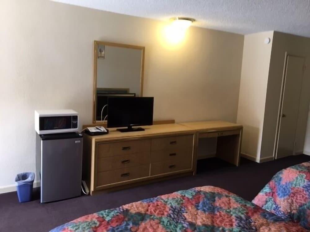 Colonade Motel photo 6