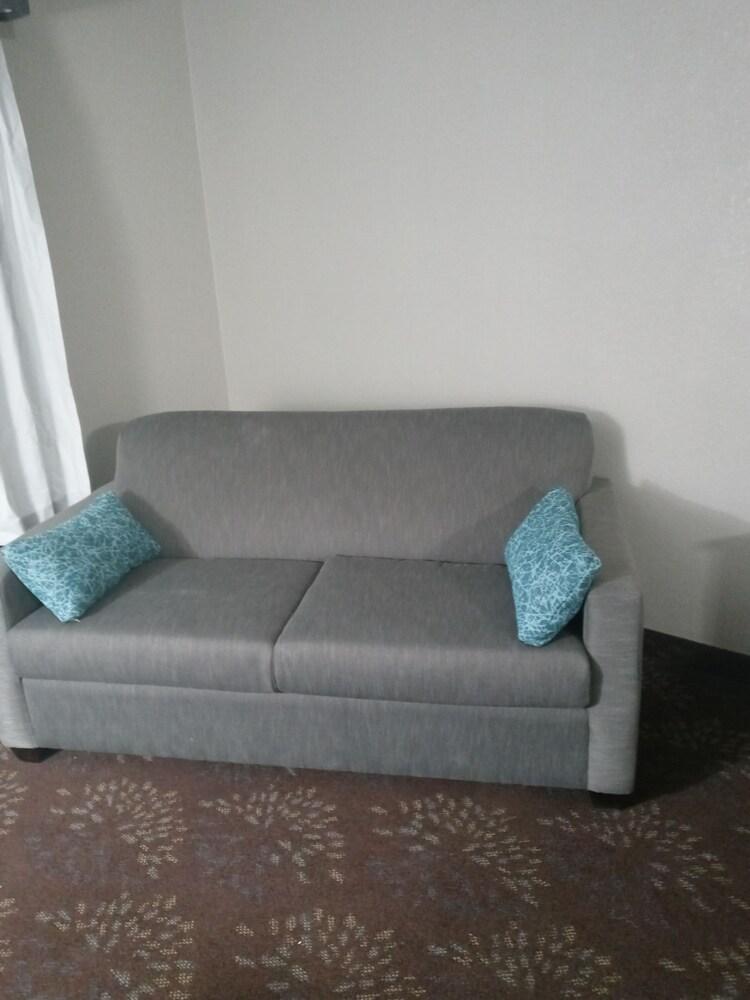 Clarion Pointe Evansville North photo 34