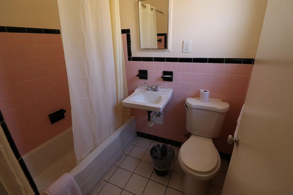 Sandman Inn Motel photo 20