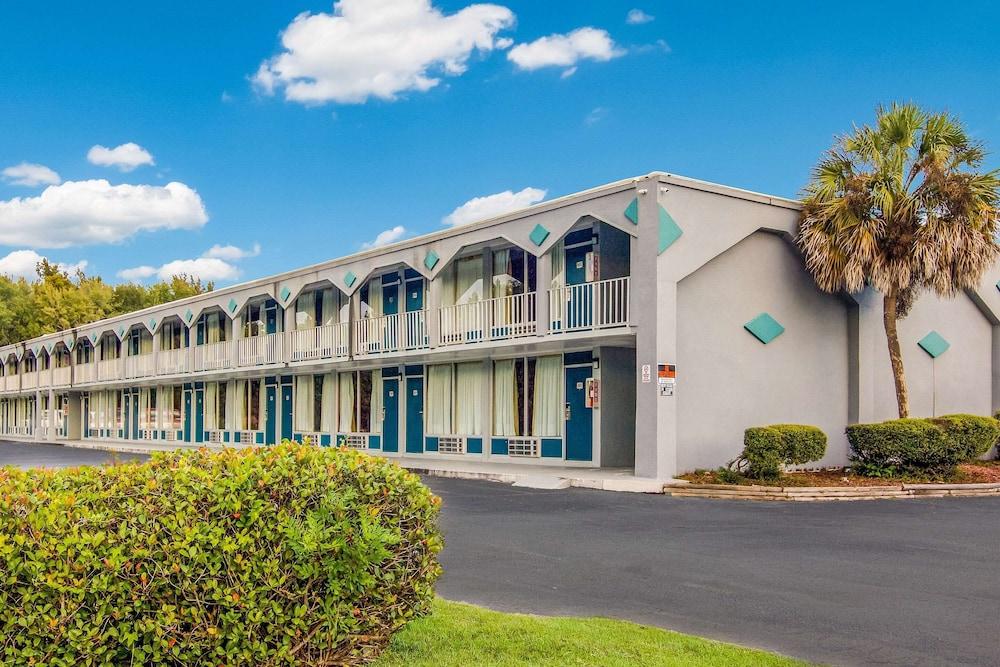 Econo Lodge photo 27