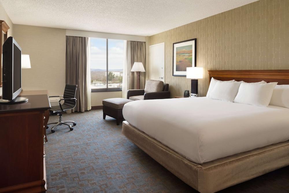 Doubletree by Hilton Somerset Hotel and Conference Center photo 10