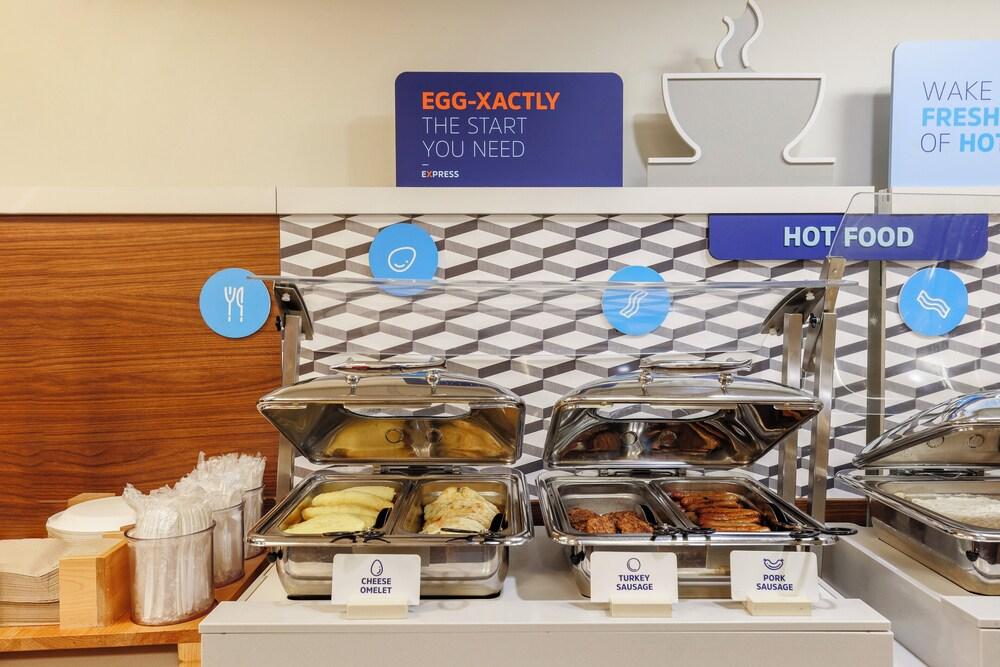 Holiday Inn Express Burlington by IHG photo 59
