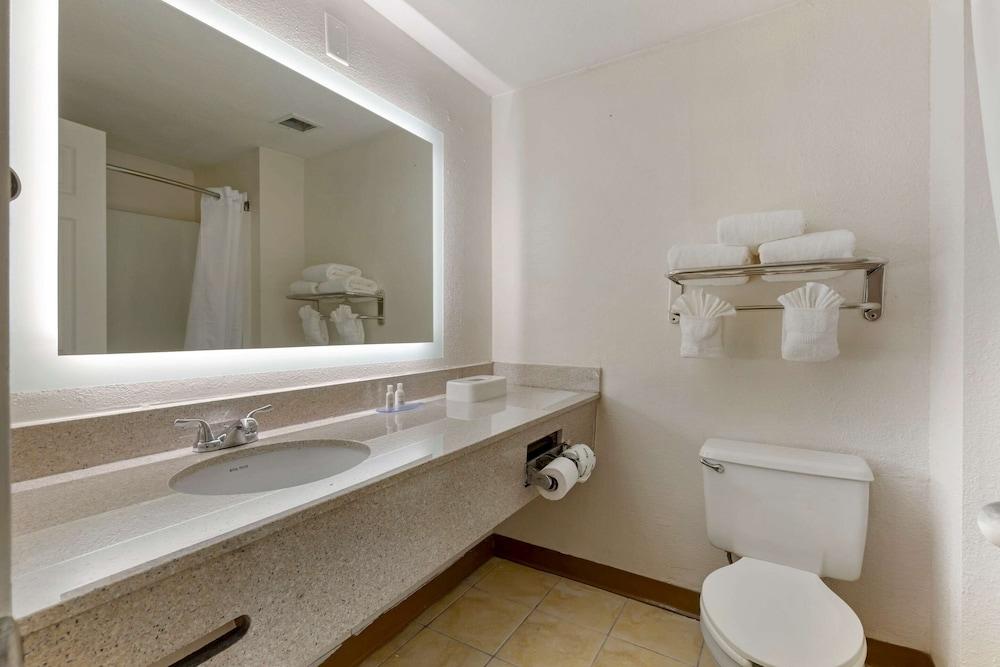 Suburban Studios Raleigh North photo 17