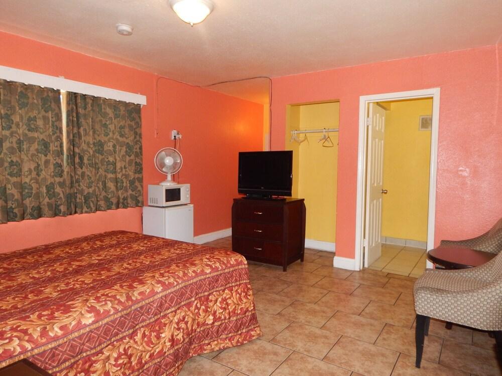 M B Motor Inn photo 5