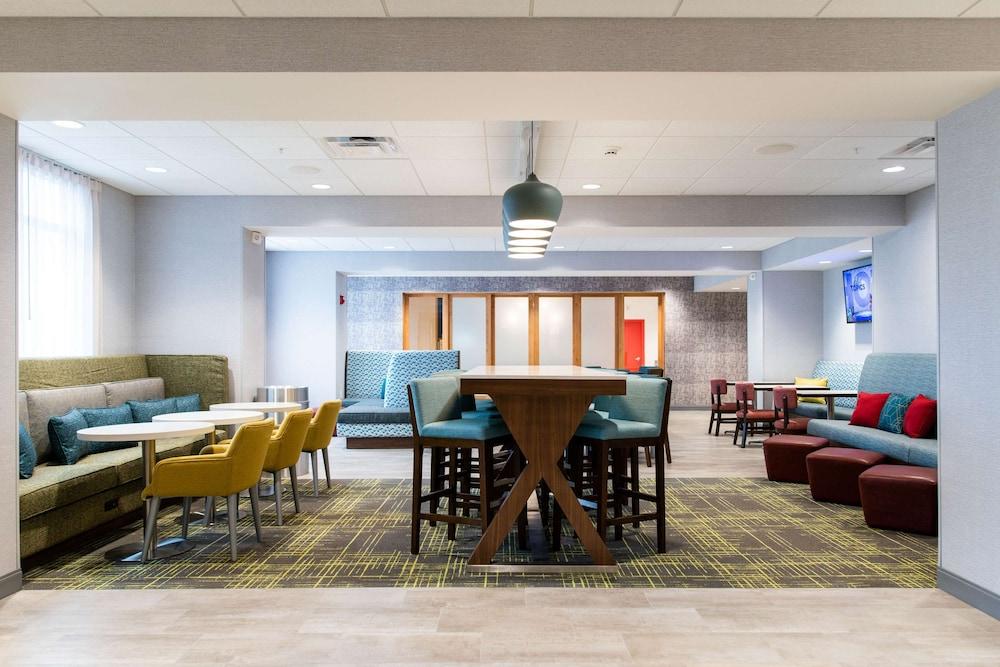 Hampton Inn Paris photo 2