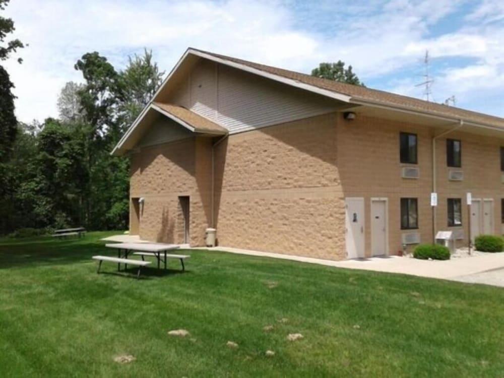 Oakridge Motel photo 10