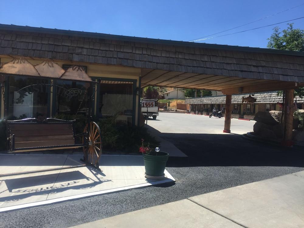 Rustic Inn Motel photo 9
