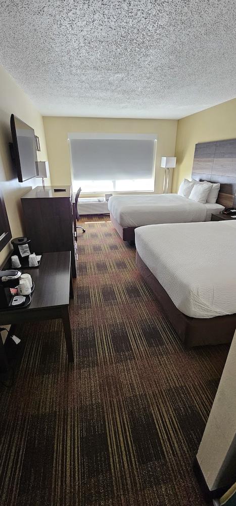 AmericInn by Wyndham Fort Atkinson photo 4