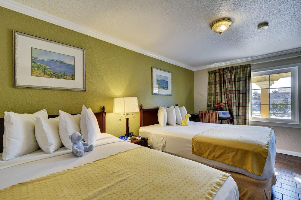 Traveler's Inn photo 18