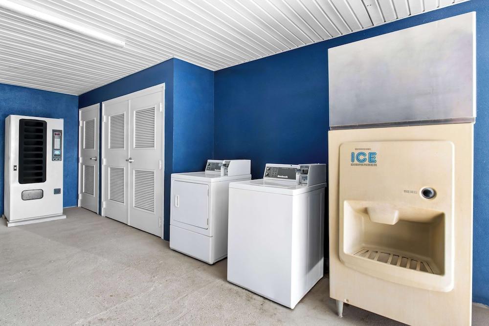 Americas Best Value Inn Gonzales photo 25