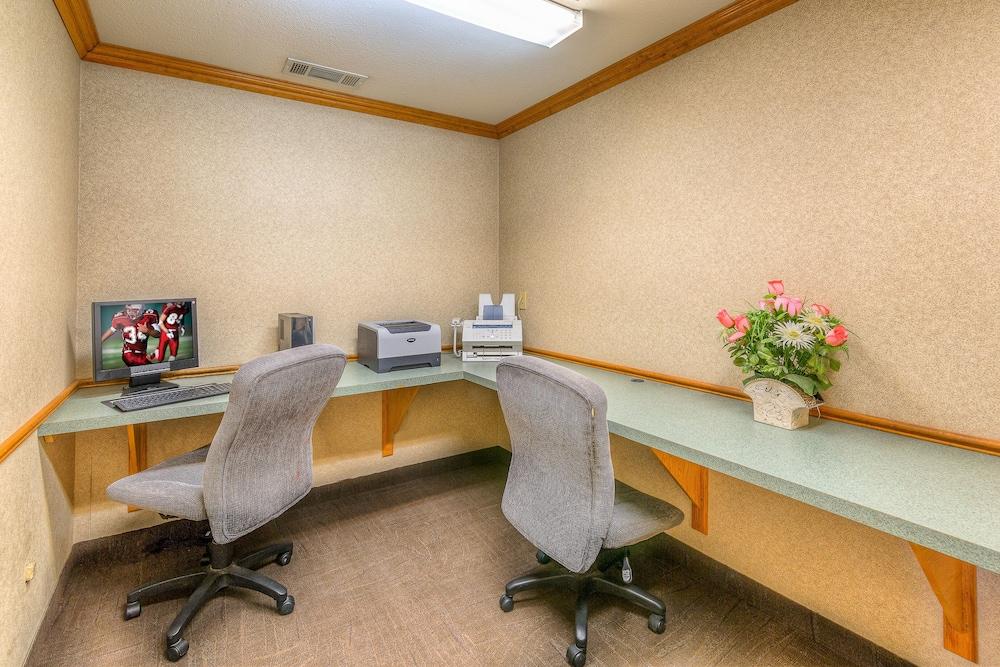 Red Roof Inn Amarillo West photo 40